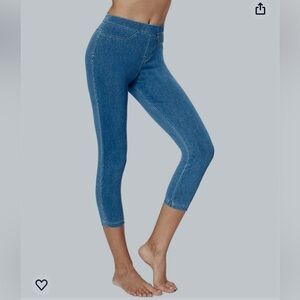 HUE Classic Denim Capri Size S